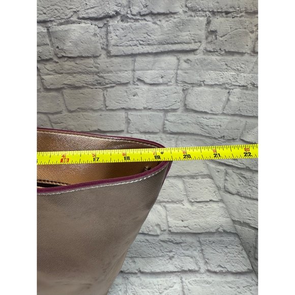 Bath & Body Works VIP Pink Rose Gold Metallic Shimmer Zippered Tote Faux Leather - Picture 7 of 13